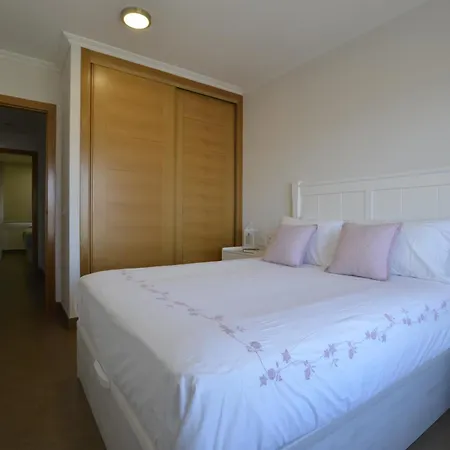 Flatselect Plaza Apartment *